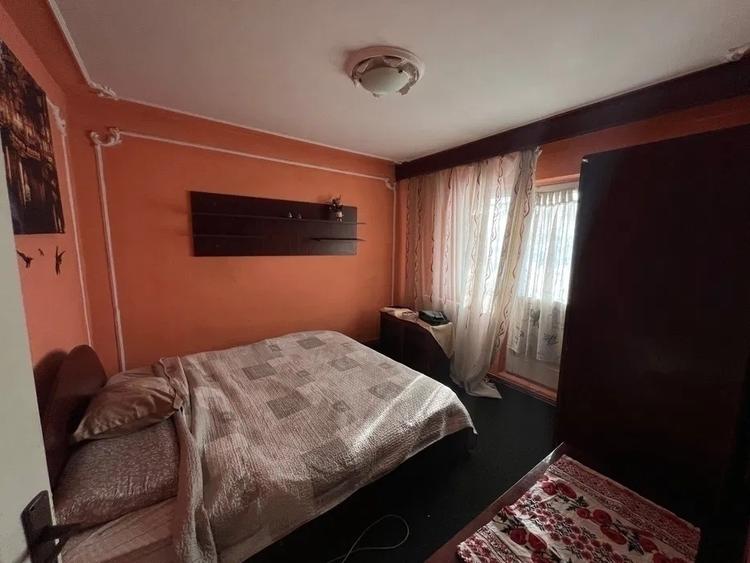 Apartament cu 3 camere decomandat, mobilat în Nicolina