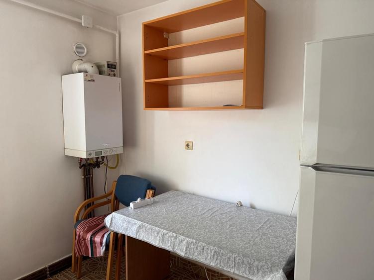Apartament cu 2 camere semidecomandat în Exterior Vest