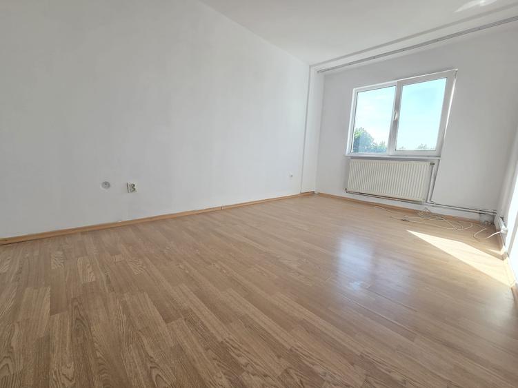 Apartament cu 2 camere decomandat în Micro 38
