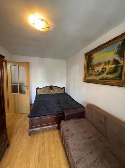 Apartament cu 3 camere decomandat în Confecții