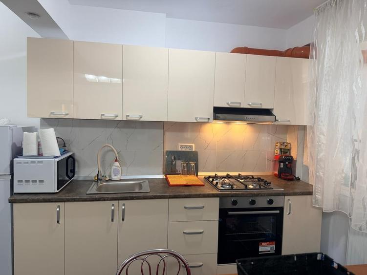 Apartament semidecomandat în Baba Novac