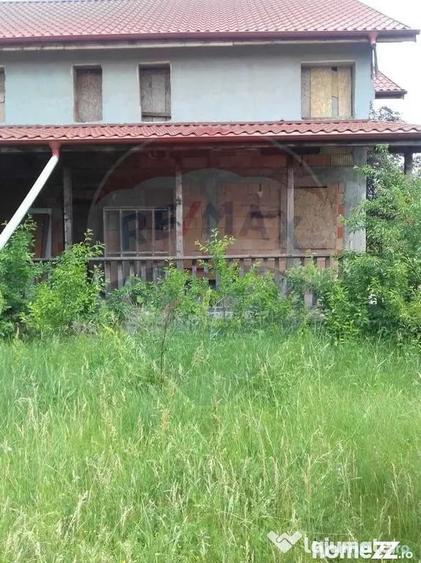 Casă cu 5 camere cu Teren 619 Mp în Domnești