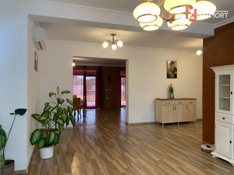 Casă individuală cu 5 camere cu Canalizare în Parța