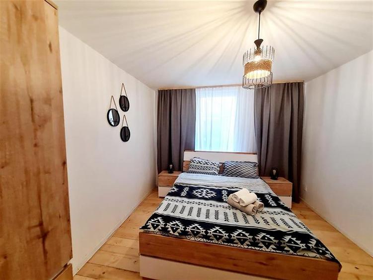 Apartament cu 2 camere semidecomandat, mobilat în Central