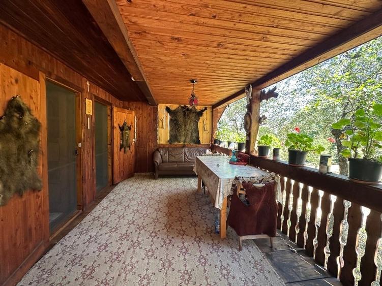 Casă individuală cu 2 camere cu Teren 3400 Mp în Central