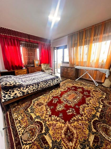 Apartament cu 3 camere semidecomandat în Inel II