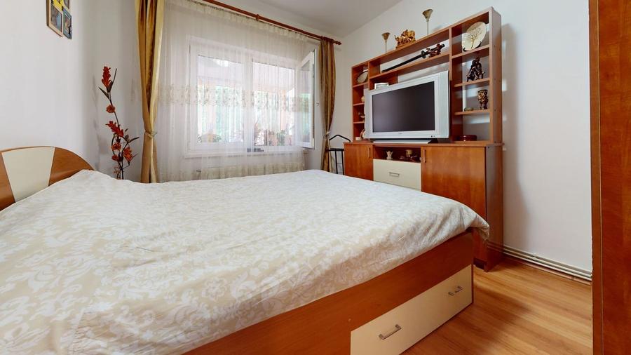 Apartament cu 3 camere semidecomandat în Gemenii