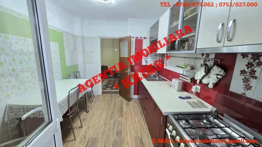 Apartament cu 4 camere decomandat în Central