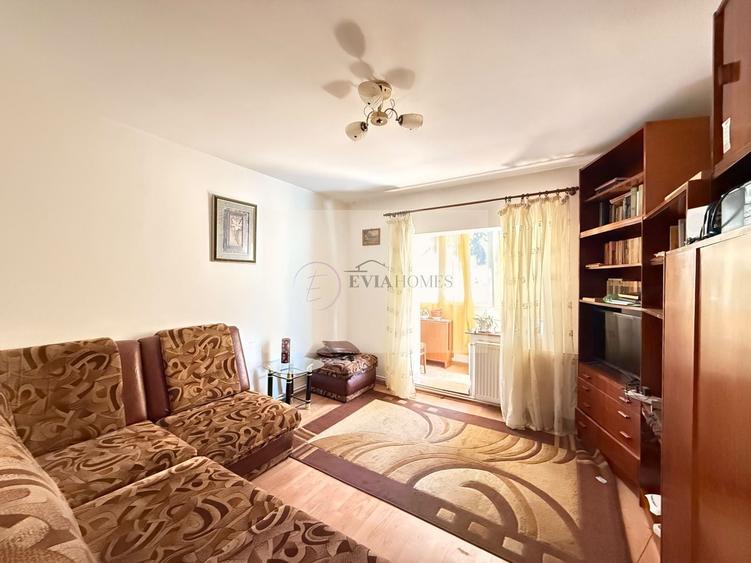 Apartament cu 3 camere decomandat în Plopilor