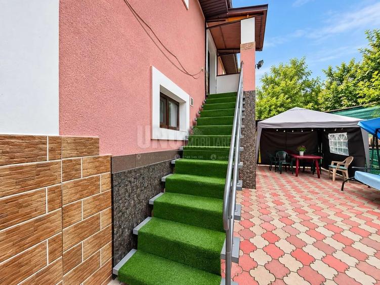 Casă individuală cu 7 camere cu Teren 300 Mp în Bucium