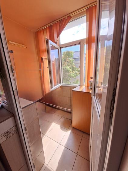 3 camere decomandate , centrala pe gaze, ,zona Dacia , pe SUD, pod  deasupra - 10