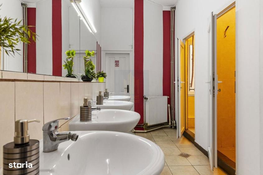 Casă cu 8 camere cu Canalizare în Central