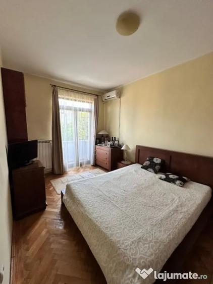 Apartament cu 3 camere semidecomandat în Peninsula