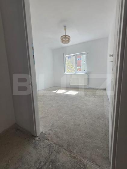 Apartament cu 3 camere semidecomandat în Câmpia Turzii