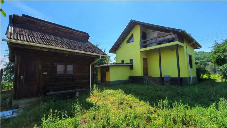 Casă cu 3 camere cu Teren 1233 Mp în Budești