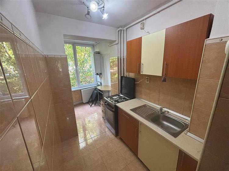 Garsonieră decomandată în Tudor