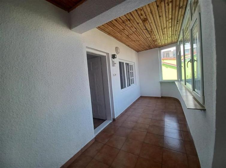Casă individuală cu 6 camere cu Canalizare în Dristor