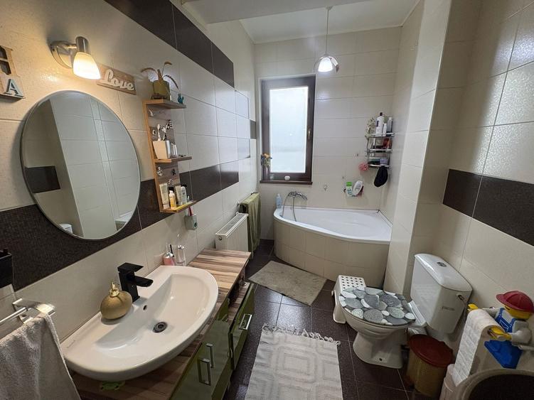 Apartament cu 2 camere decomandat în Olteniței