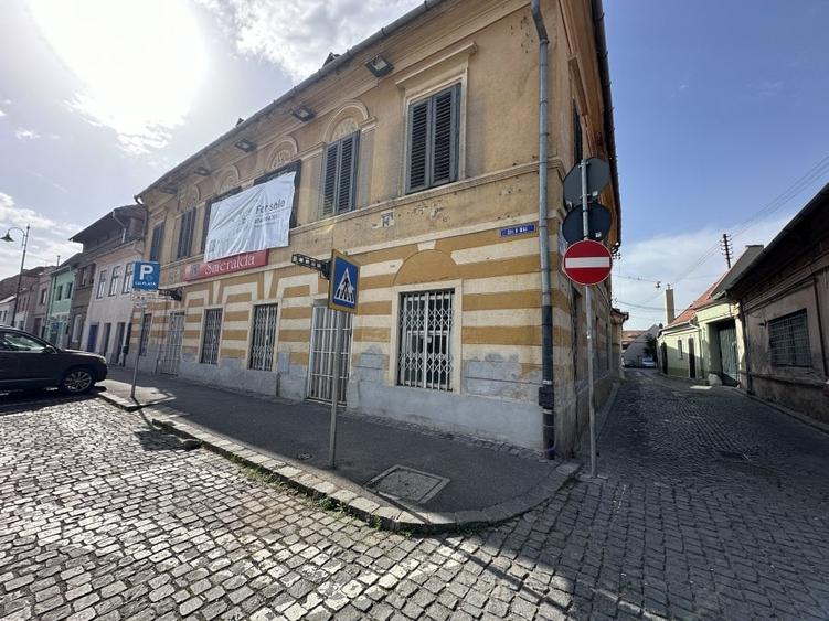 Casă individuală cu 24 camere cu Canalizare în Ultracentral