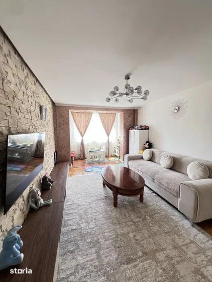 Apartament cu 3 camere decomandat în Traian