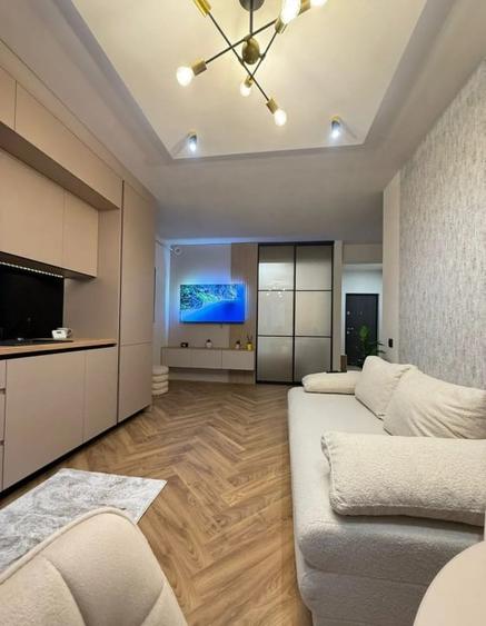 Apartament cu 3 camere semidecomandat, mobilat în Florești