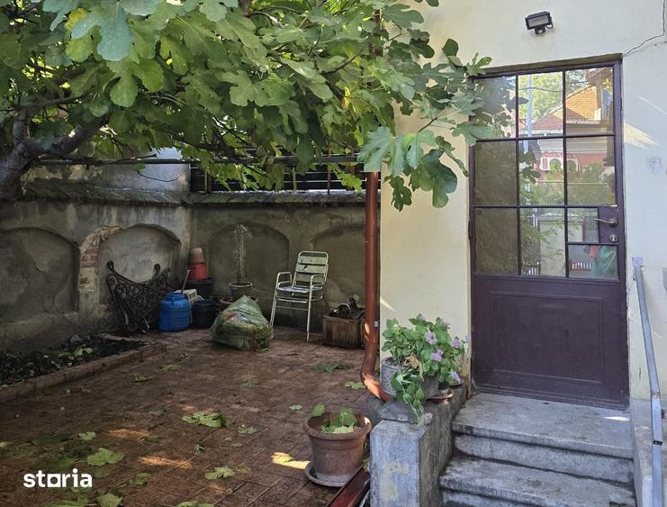 Casă cu 5 camere cu Teren 167 Mp în Vitan