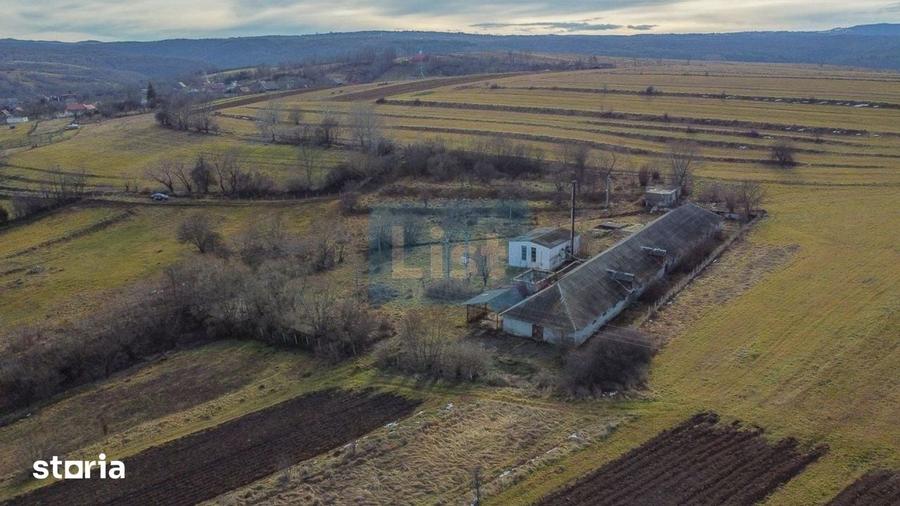Teren de 7400 mp, în Căpușu Mare