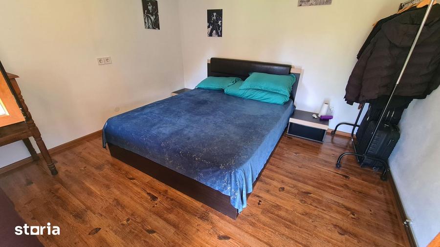 Casă cu 5 camere cu Teren 10706 Mp în Central