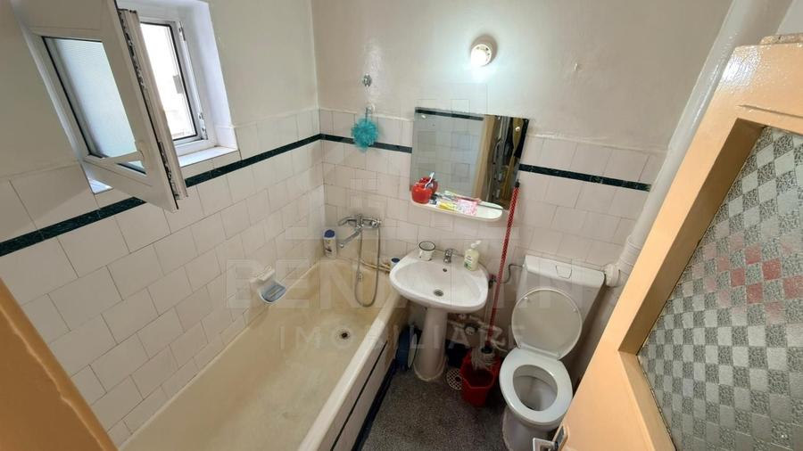 Apartament cu 3 camere decomandat în Valea Rosie
