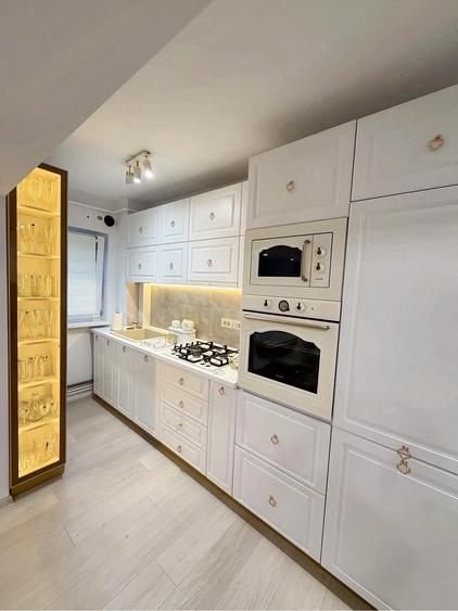 Apartament cu 3 camere semidecomandat în Central