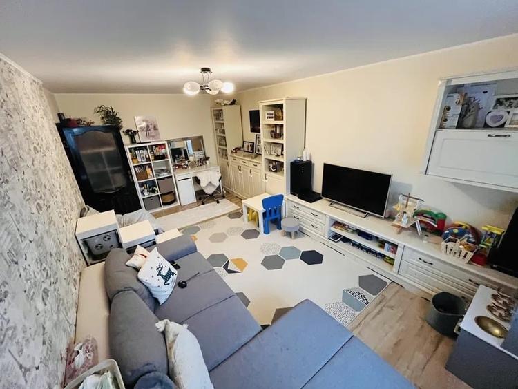 Apartament cu 3 camere decomandat, mobilat în Lunca Cetățuii