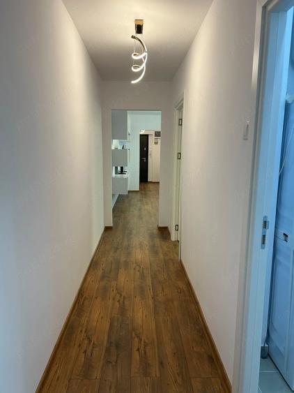 Apartament cu 3 camere semidecomandat în Berceni