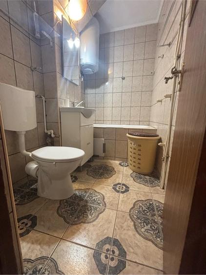 Apartament cu 2 camere decomandat în Cet