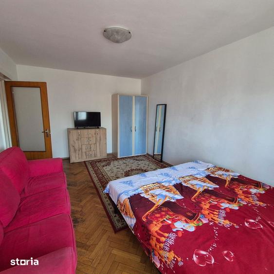 Apartament cu 3 camere decomandat în Tei