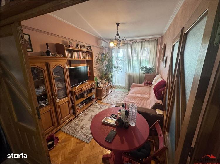 Apartament cu 4 camere decomandat în Ultracentral