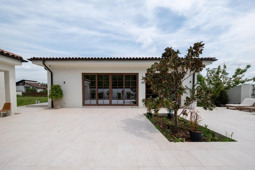 Casă individuală cu 5 camere cu Piscina în Gruiu