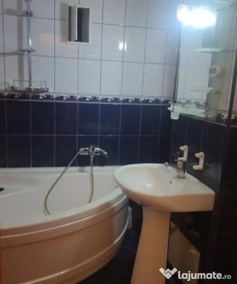 Apartament cu 3 camere decomandat în Lăpuș