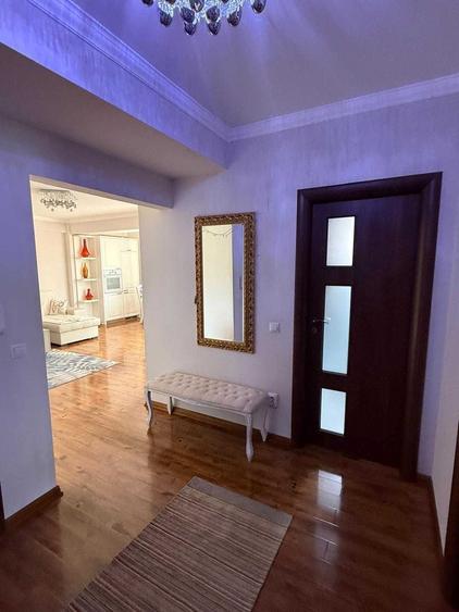 Apartament cu 3 camere decomandat în Exterior Vest