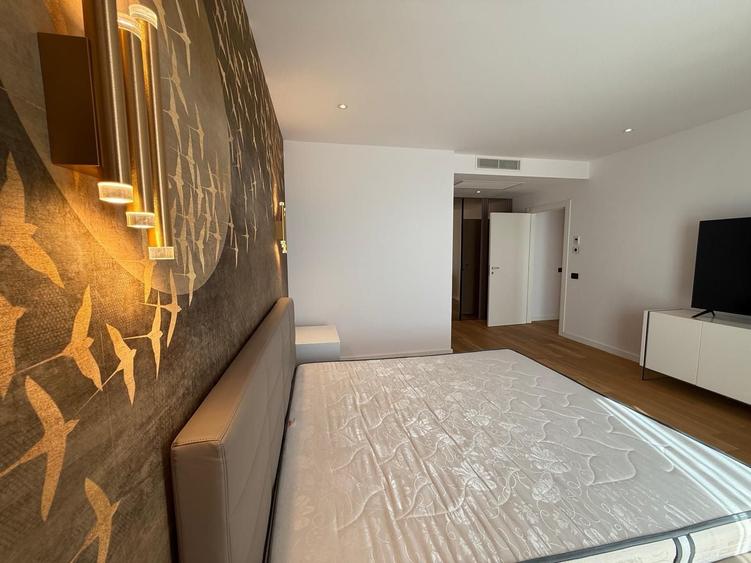 Apartament cu 4 camere semidecomandat, mobilat în Herăstrău
