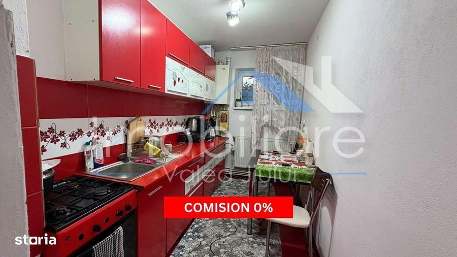Apartament 3 camere de vanzare Petrosani, Piata Dacia, Etaj 2 - 2