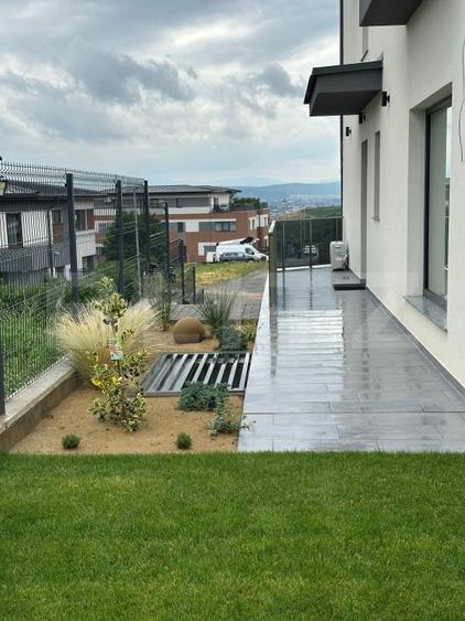 Duplex cu 4 camere cu Canalizare în Iris