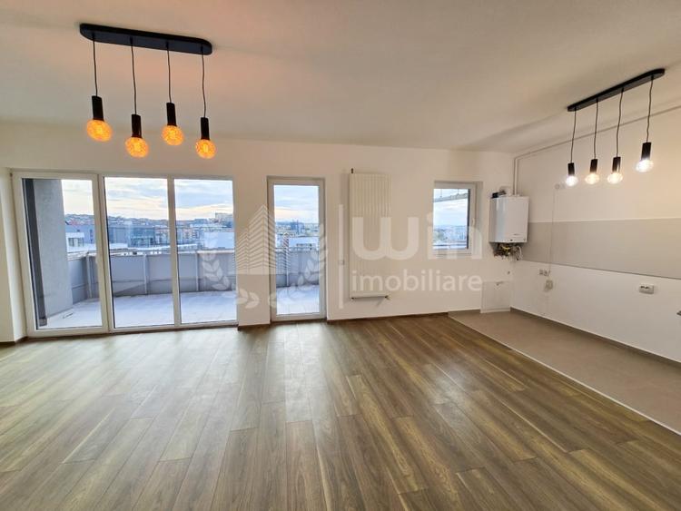 Penthouse cu 3 camere semidecomandat în Bună Ziua