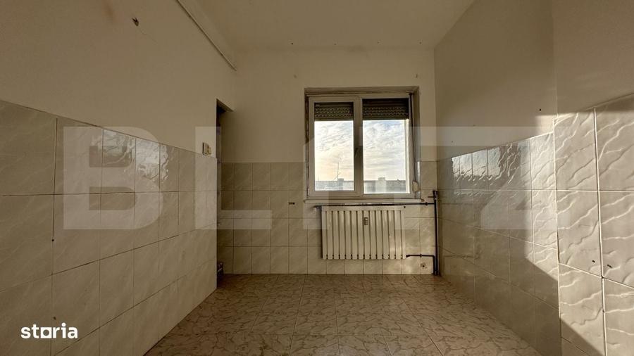 Apartament cu 3 camere semidecomandat în Central