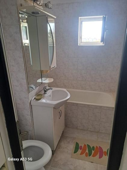 Apartament cu 3 camere decomandat în Ștefan cel Mare