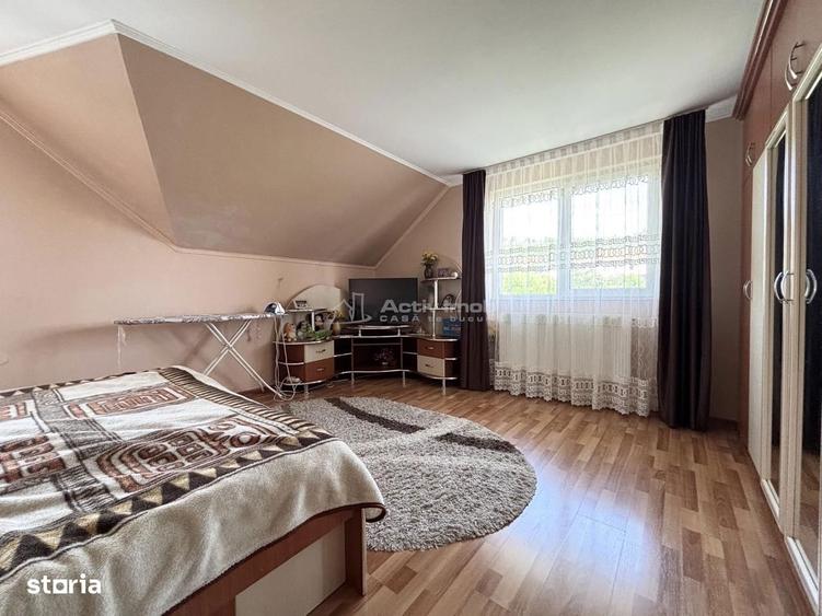 Casa - Vila - str. Piatra Craiului - 3