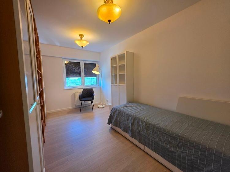Apartament cu 4 camere decomandat, mobilat în Decebal