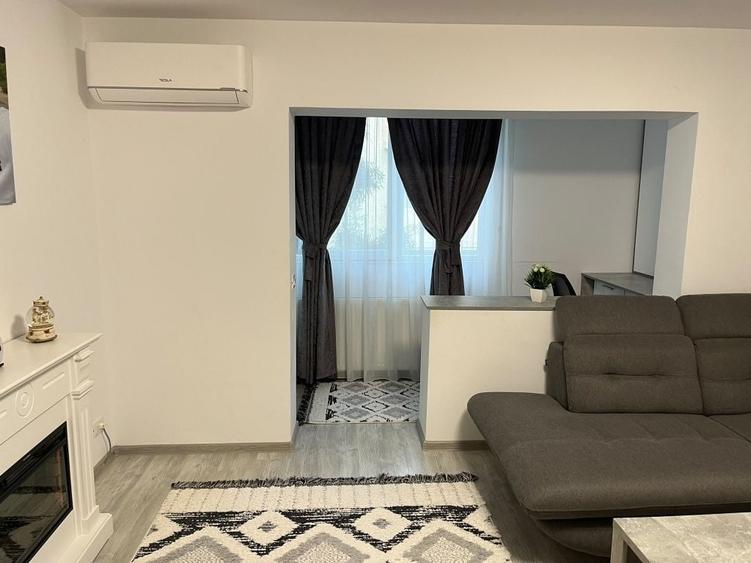 Apartament cu 3 camere semidecomandat în Ghiroda