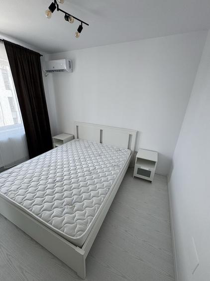 Garsonieră decomandată în Roșu