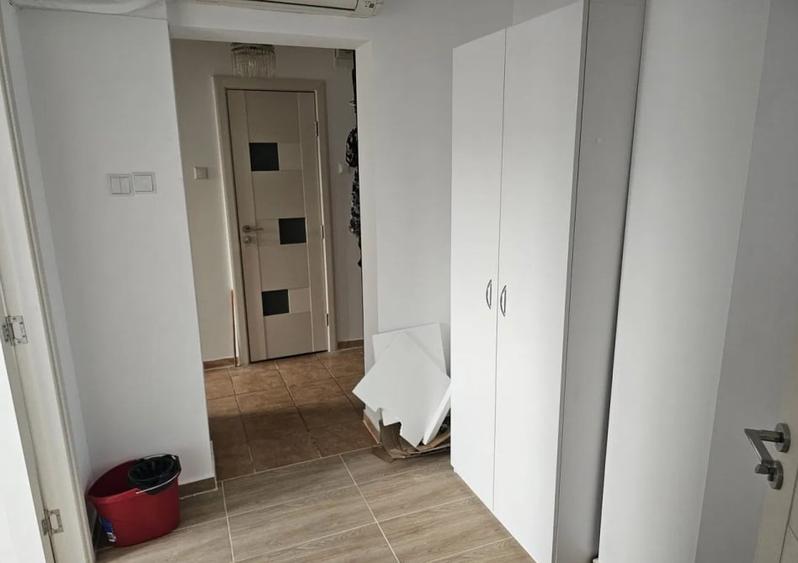 Apartament cu 3 camere semidecomandat, mobilat în Drumul Taberei