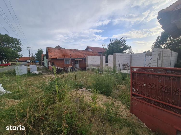 Casă cu 5 camere cu Teren 1496 Mp în Bocsig
